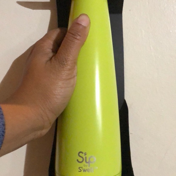 Sip by Swell water bottle - Picture 3 of 3
